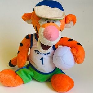 Disney Volleyball Tigger Bean Bag Plush 10 in Walt Disney World NEW with TAG!
